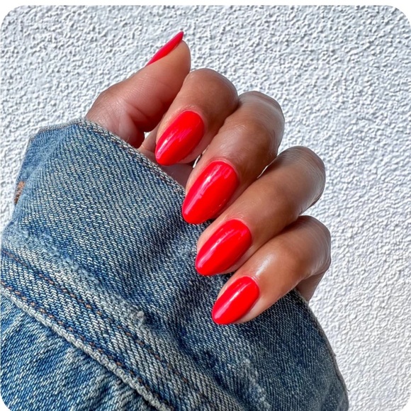 Olive & June Polish ‘Kiss Cam’ Cranberry Red Lipstick NEW - Picture 4 of 5